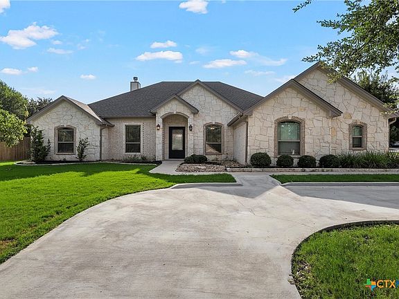 2nd image of 17 Vista De Luna Ln