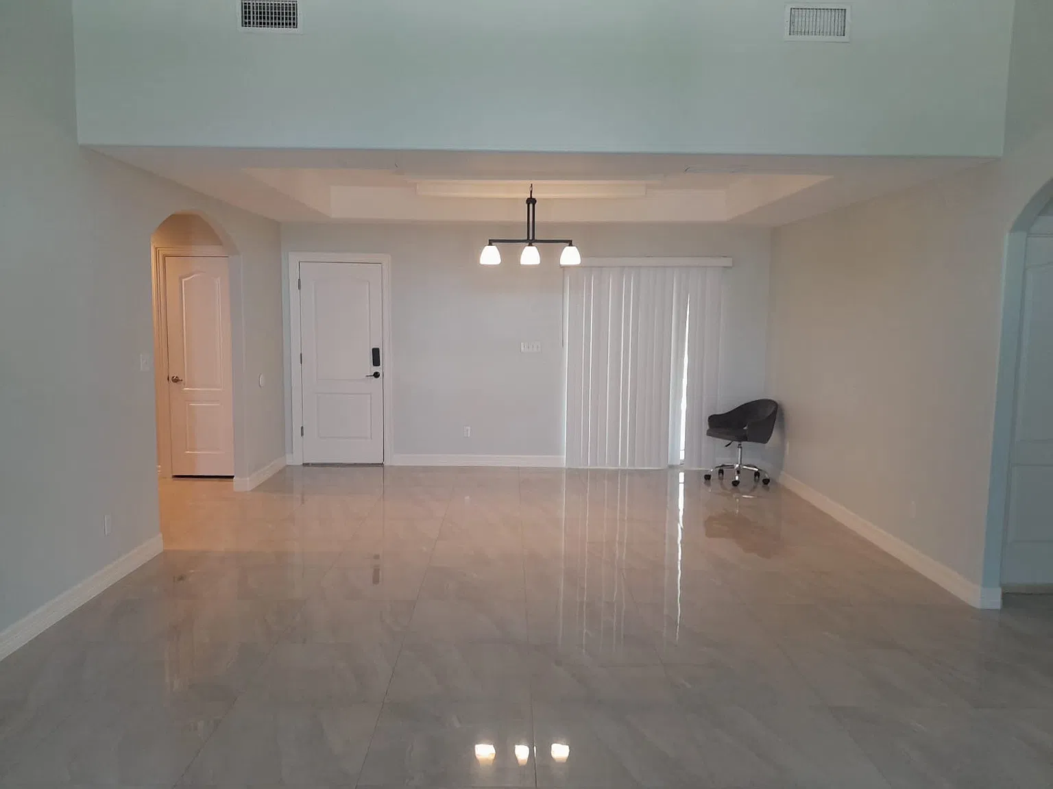 3 bed, 2.5 bath, 1587 sqft, $1,850 — Photo 3