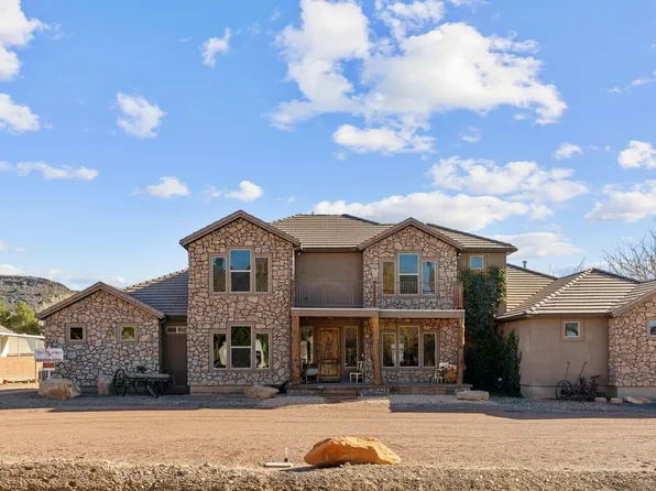 1045 W Sapphire Dr, Saint George, UT 84770