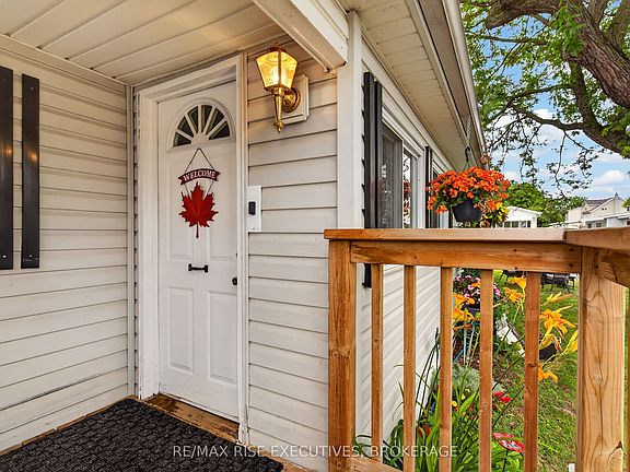 3rd image of 18 Wentworth Dr
