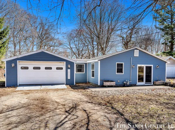 15422 164th Ave, Grand Haven, MI 49417