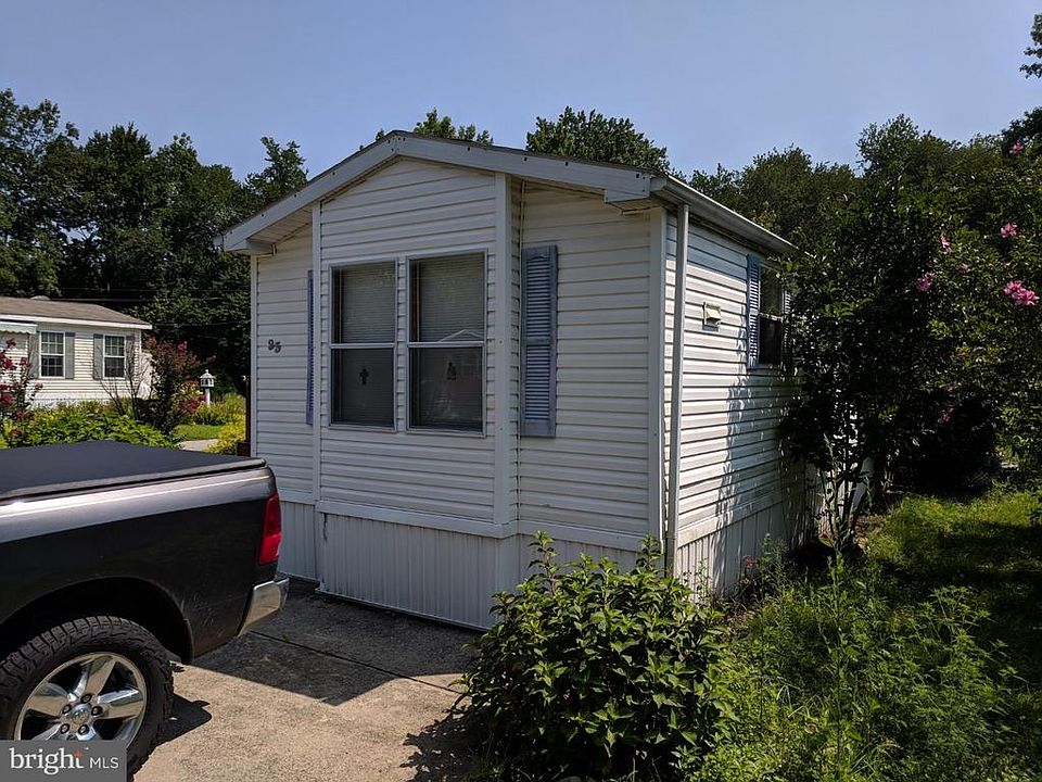 2nd image of 93 Arrowhead Rd