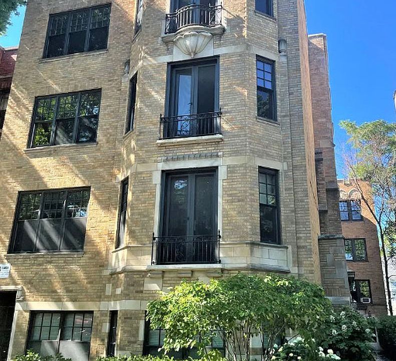 2nd image of 1352 W Carmen Ave #1F