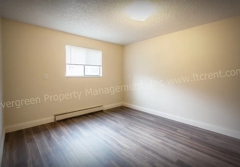 L-13 — Photo 30