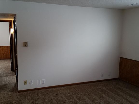 2nd image of 3223 Scenic Dr #4