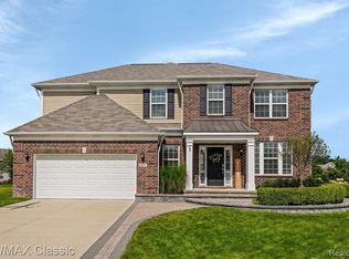 24541 Padstone Dr, South Lyon, MI 48178