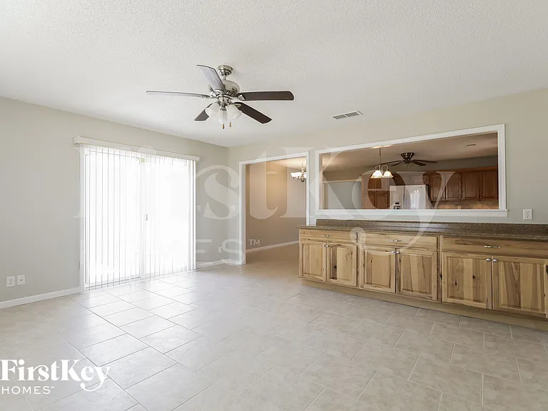 724 Bristol Dr — Photo 6