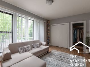 5457 S Cornell Ave #202, Chicago, IL 60615