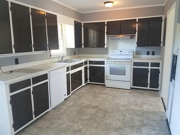 4th image of 307 Marshall Town St