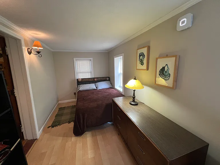 327 Malletts Bay Ave #A — Photo 10