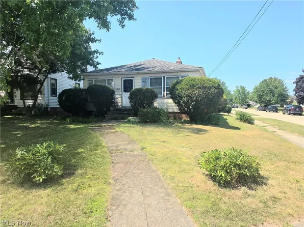 6040 W 54th St, Parma, OH 44129