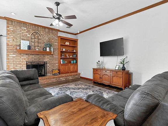 5th image of 104 NE 52nd St