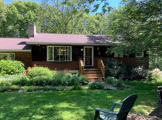 104 Fawn Ln, Dingmans Ferry, PA 18328