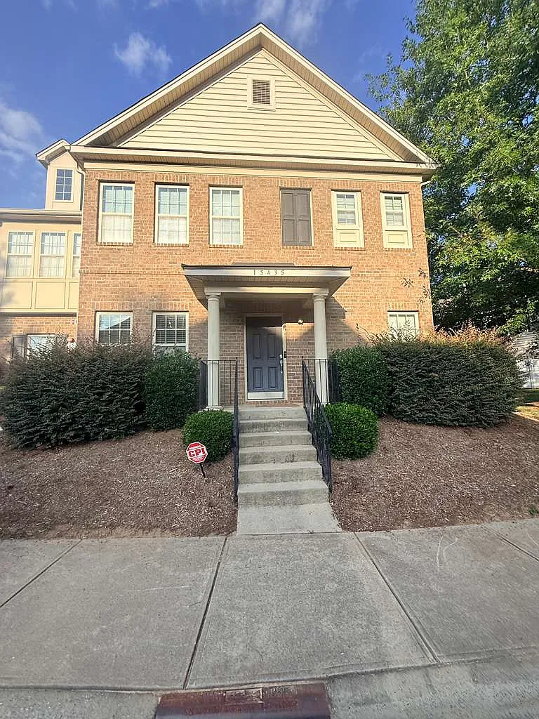 3 bed, 2.5 bath, 1602 sqft, $2,295 — Photo 1