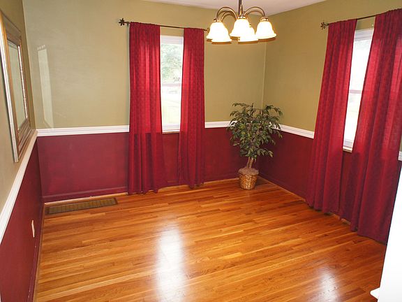 3rd image of 3827 Meadowlark Ln
