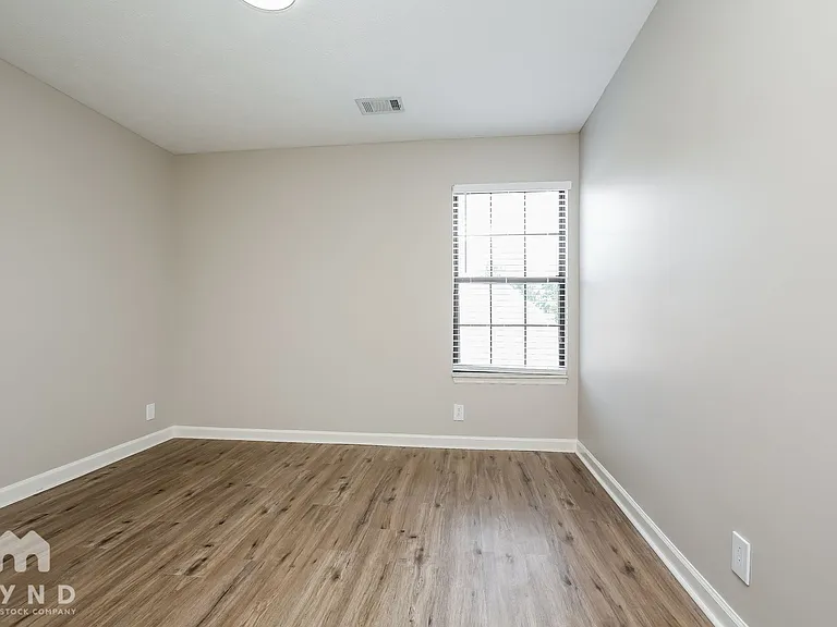 404 Bridgeton Cove Ct — Photo 11