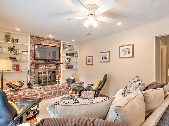 5th image of 2 Pine Valley Cir