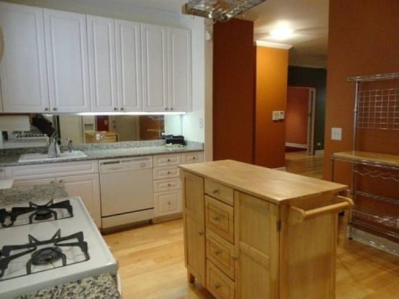 Kitchen (shot into dining