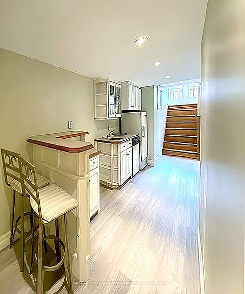 21 Melgund Rd #MAIN LOWER — Photo 12