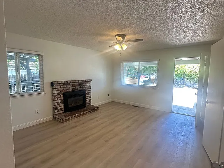15165 Pratola Ct — Photo 16