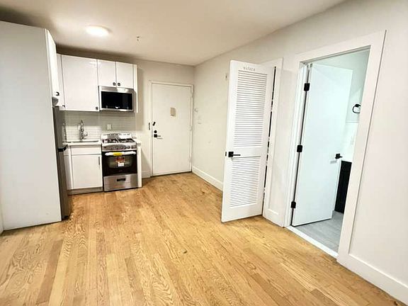 3rd image of 70 Lexington Ave #4