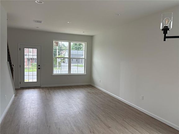 5th image of 3821 Broadway S