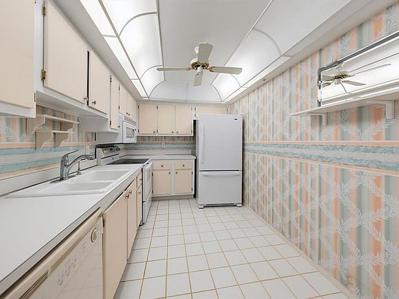 5th image of 255 DOLPHIN POINT #307