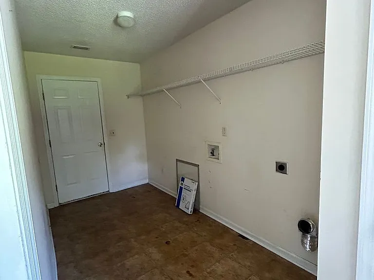 109 Larkin Ct — Photo 7