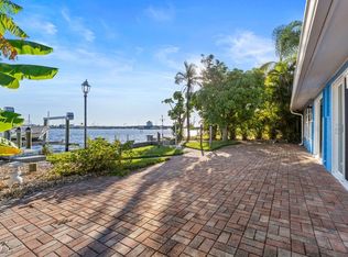 2504 Bayshore Dr, Matlacha, FL 33993