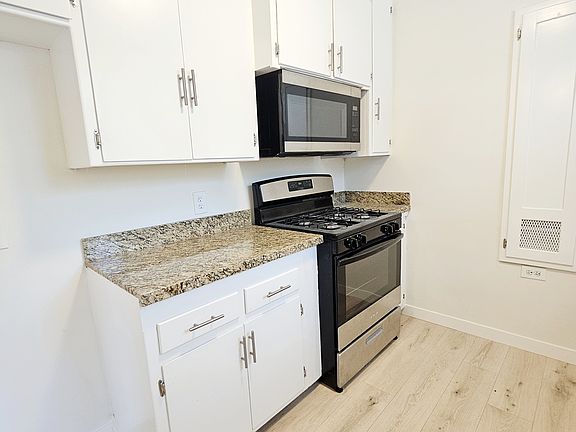5th image of 823 W Huntington Dr