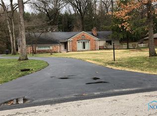 4105 Robinhood Ln, Toledo, OH 43623