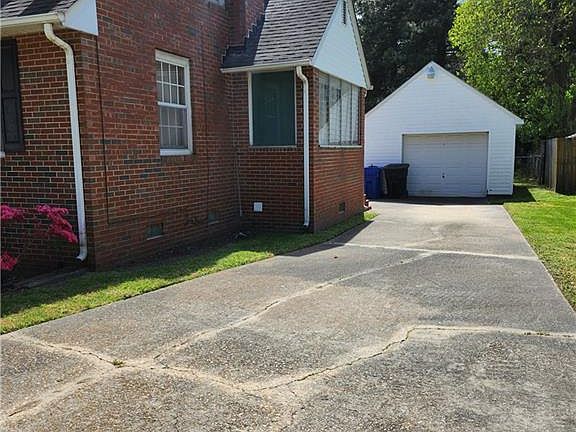 4th image of 20 Greenbrier Rd