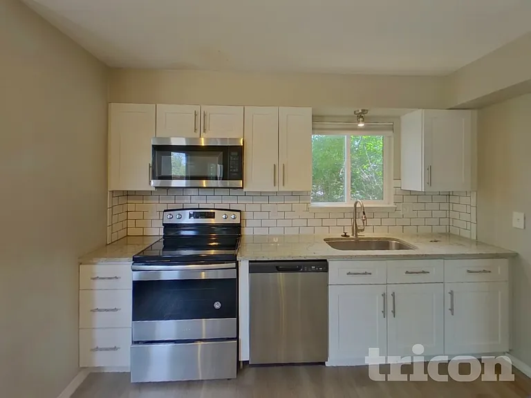6455 Montarbor Dr — Photo 5