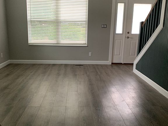 3rd image of 401 Vineyards Ct