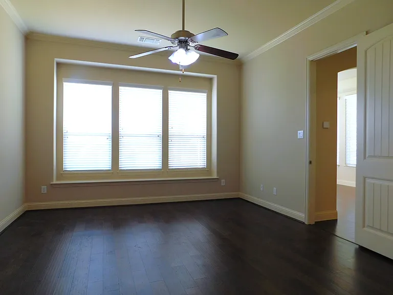1704 Serra Dr — Photo 14