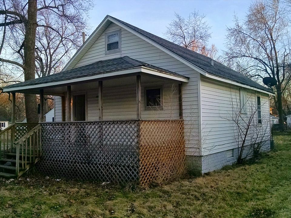 2nd image of 1005 W Eureka St