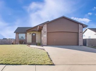 807 E Minneha Ave, Andover, KS 67002