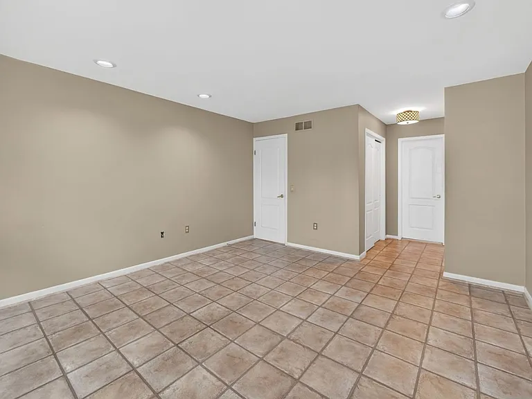 333 Basswood Cir — Photo 5