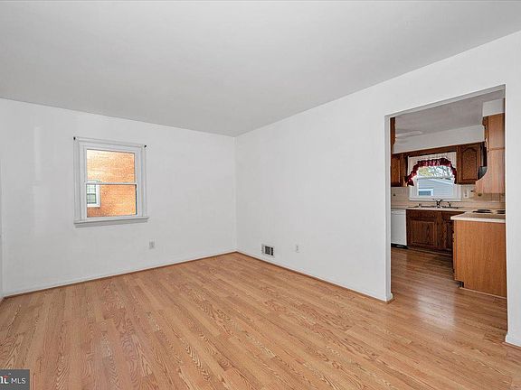 3rd image of 5209 Cochran Rd