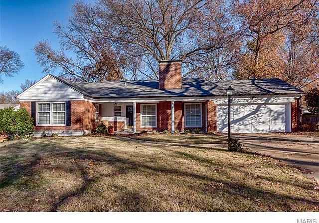 Fabulous neighborhood, quiet street with easy access to Highway I44.
