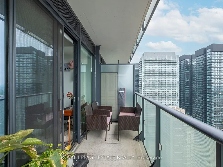 161 Roehampton Ave #2607 — Photo 12