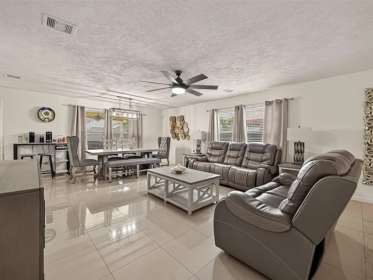 10931 View Pointe Ln — Photo 4