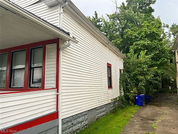 2nd image of 12922 Ferris Ave