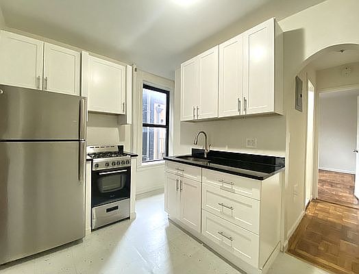 2nd image of 509 E 85th St #5FW