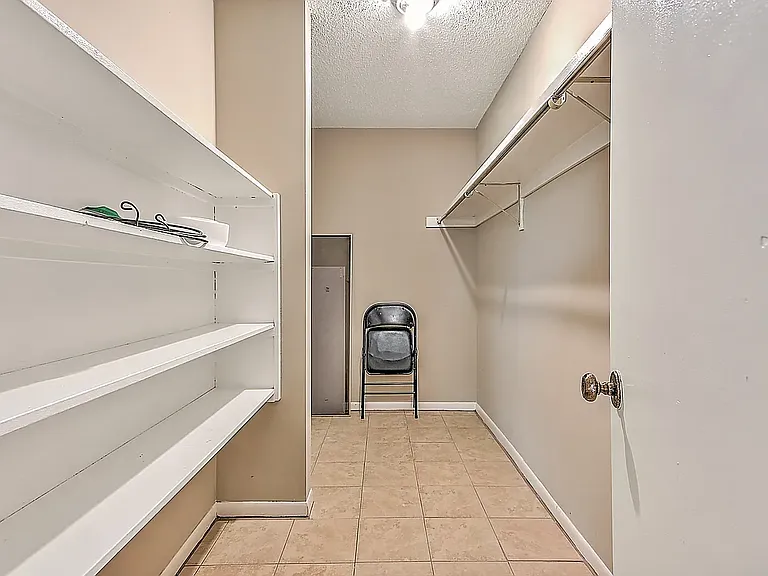 109 Beechnut St #7 — Photo 16
