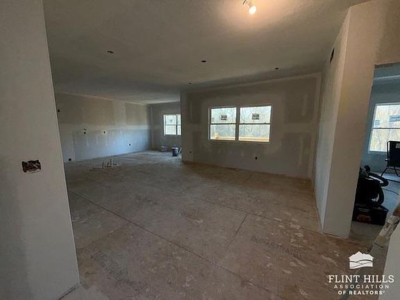 5th image of 2406 Sawmill Rd