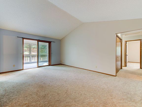 3rd image of 300 41st Ave NE Unit 201