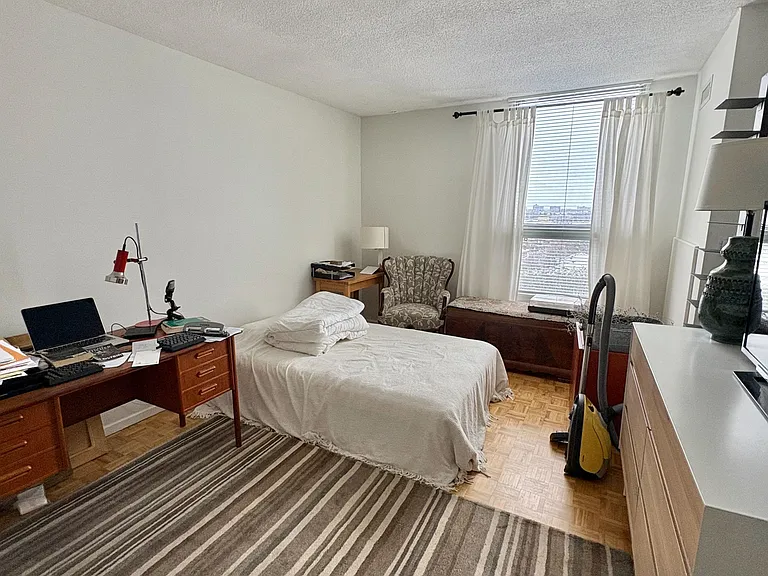 2951 Riverside Dr #905 — Photo 12