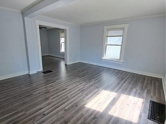 4th image of 132 Indiana Ave