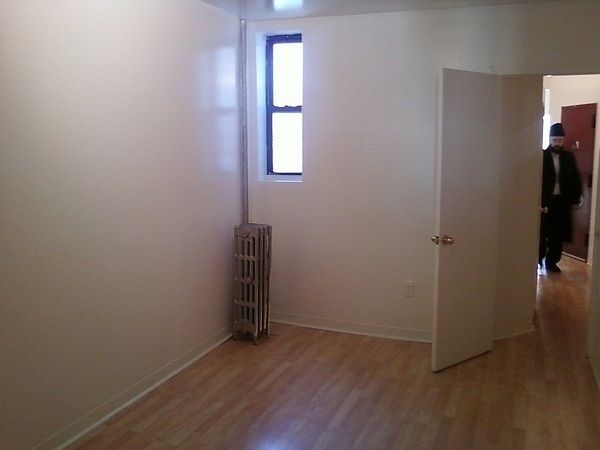 2nd image of 558 Lexington Ave APT 4L